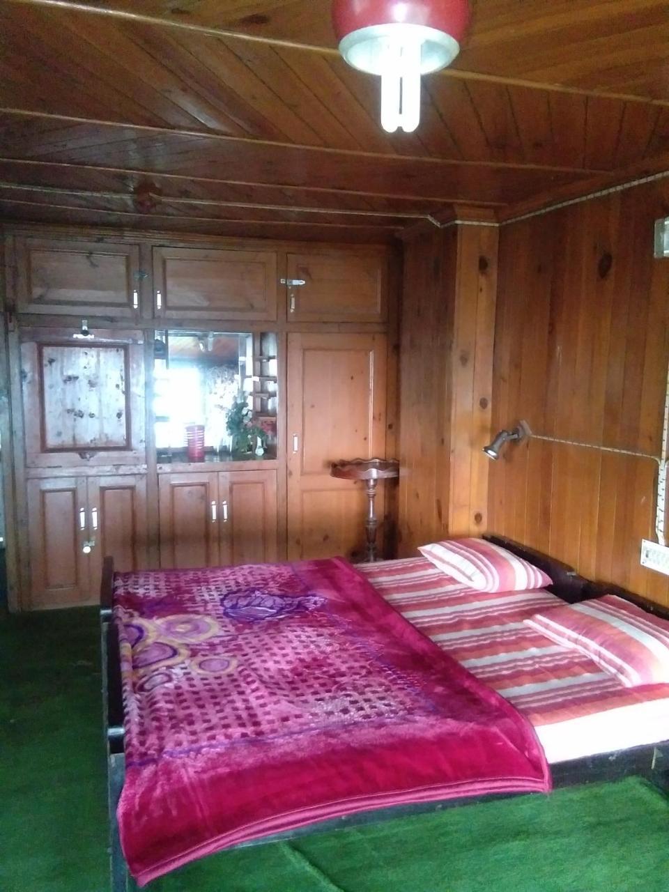 Huts Patnitop Bagian luar foto